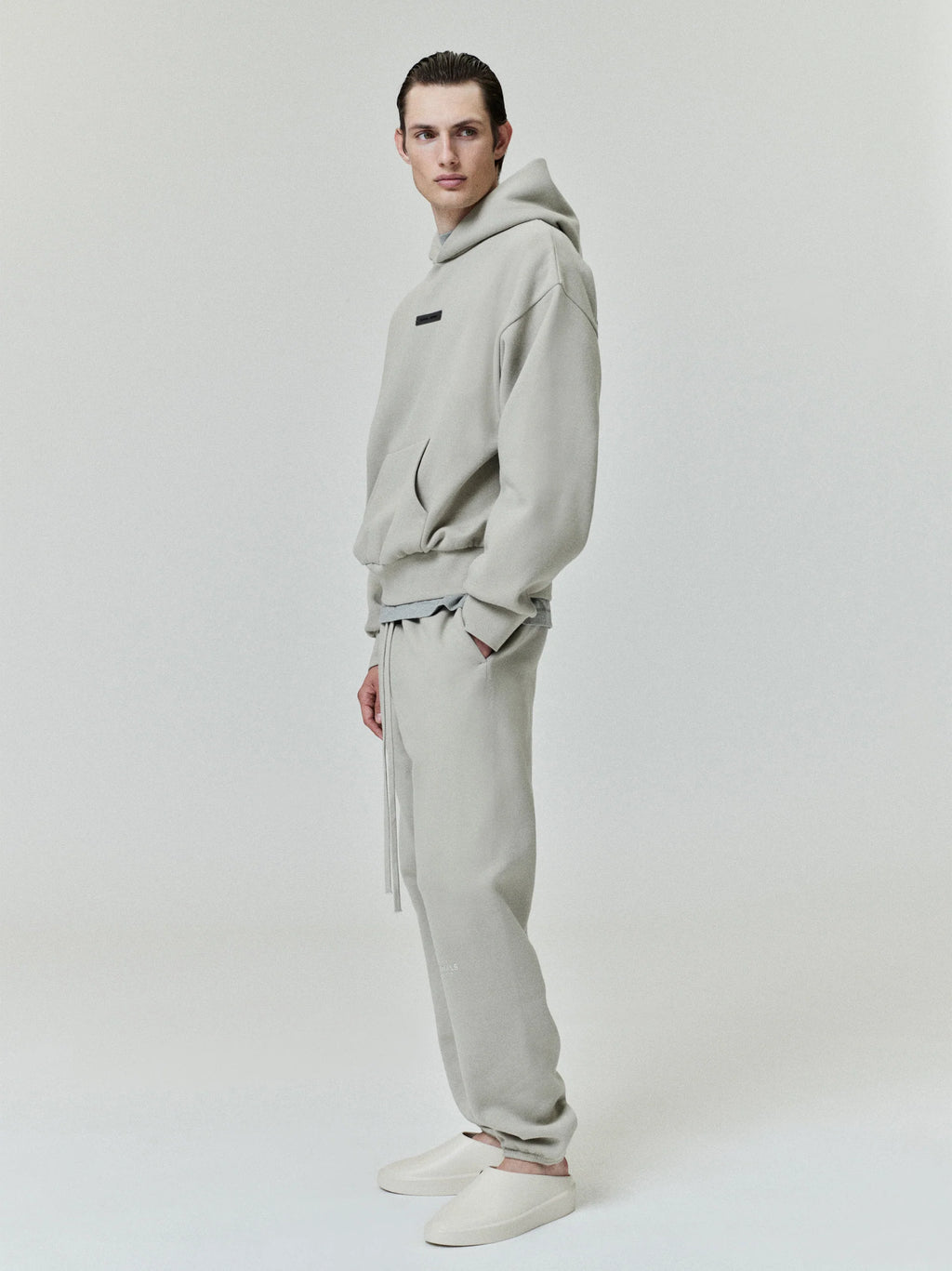 Polera para Hombre ESSENTIALS Classic Fleece Hoodie Gris