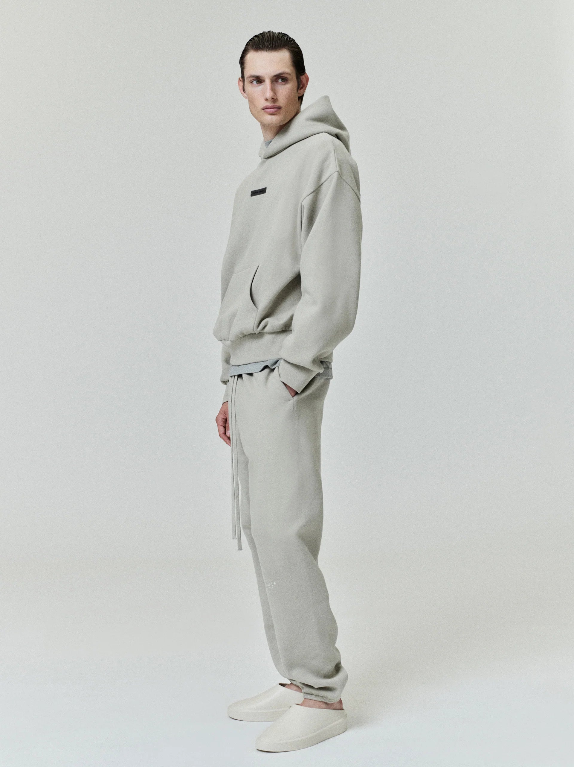 Polera para Hombre ESSENTIALS Classic Fleece Hoodie Gris