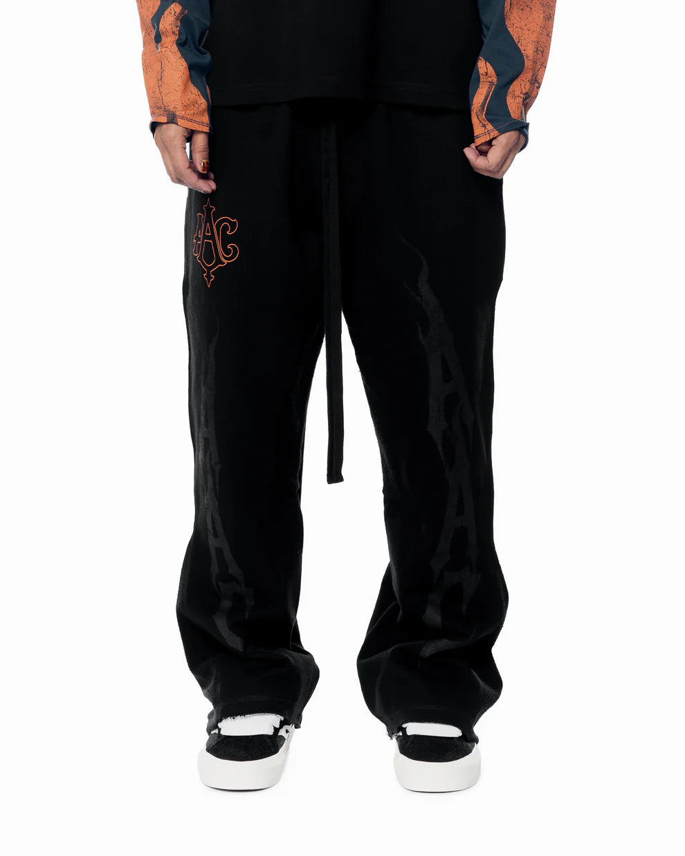 Pantalón ALL ABOUT CASH FLAMESS BLAACK FLAREPANT Negro