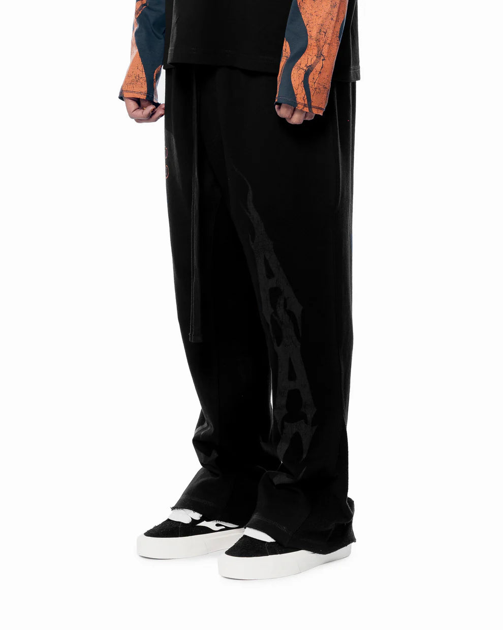 Pantalón ALL ABOUT CASH FLAMESS BLAACK FLAREPANT Negro